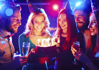 Comment féliciter et souhaiter du bonheur à quelqu’un en français