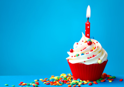 Joyeux anniversaire, fêter en français